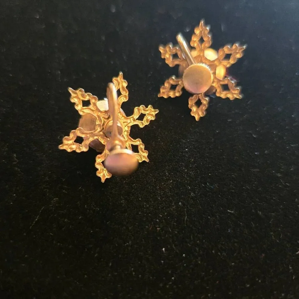 Vintage 1940s Gold Tone Snowflake Blue Rhinestone Screw Back Earrings